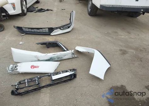 2018 Honda Clarity Plug-In Hybrid z USA, uszkodzony, nr VIN JHMZC5F10JC010960